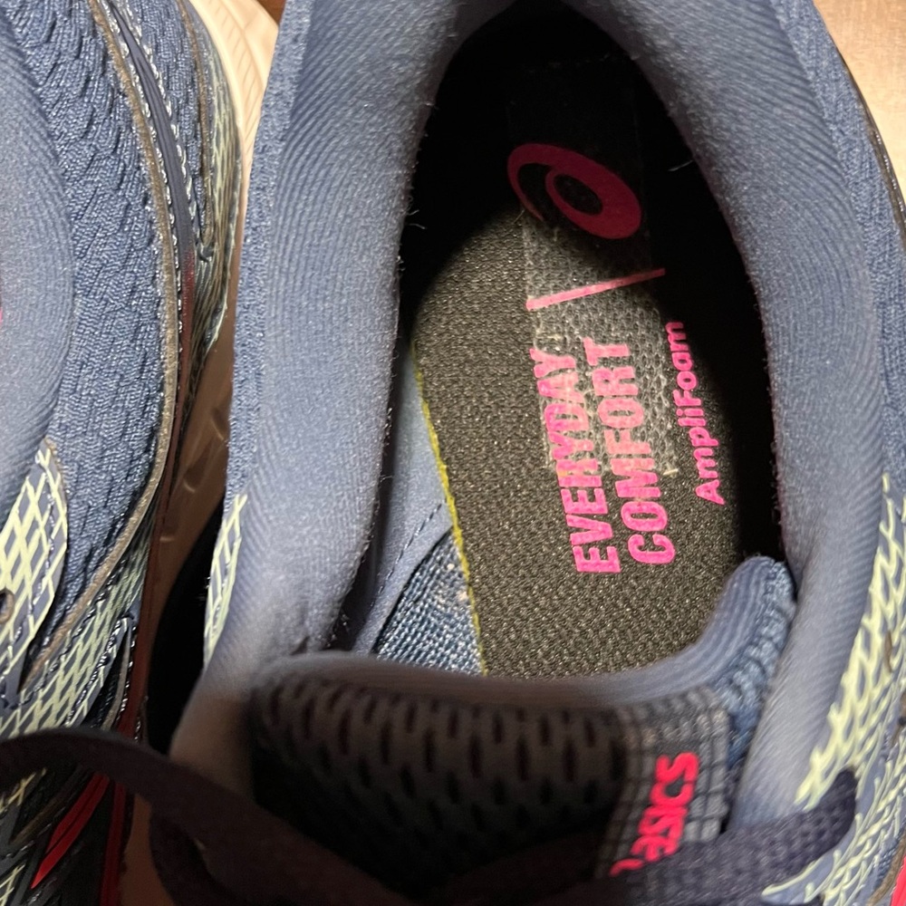 ASICS Gel-Contend 6 running shoe (blue and pink) GEL technology for cushioning. - Picture 6 of 16